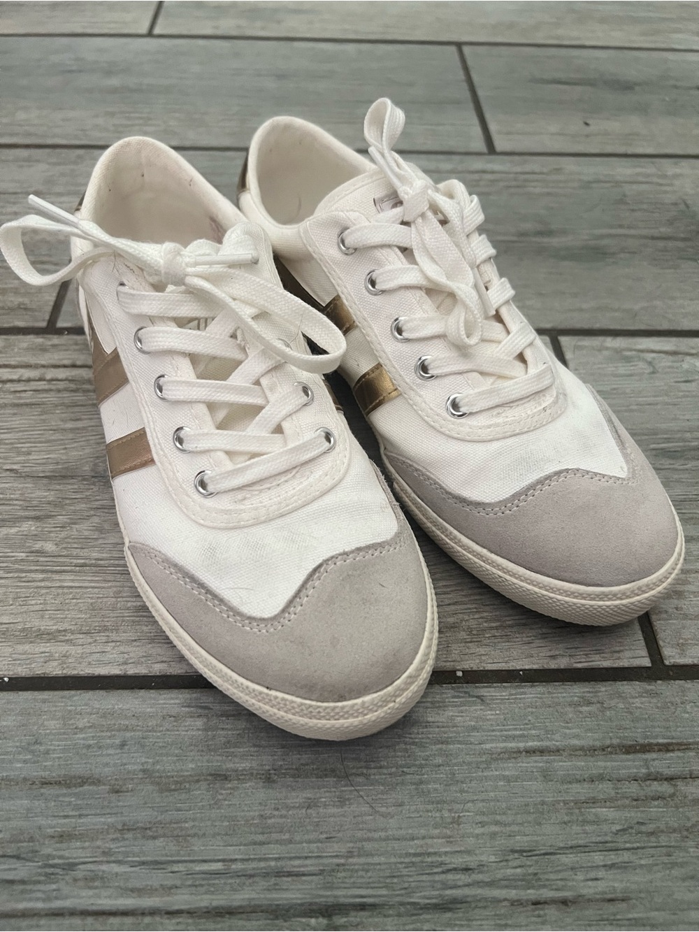 Gola White and Taupe Women's Low-Top Fashion Sneakers